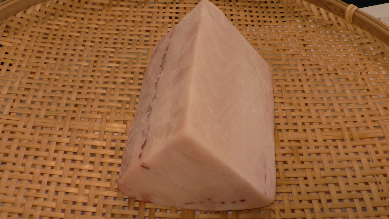 冷凍メカジキマグロ　２k～４k　１コロ　k2700